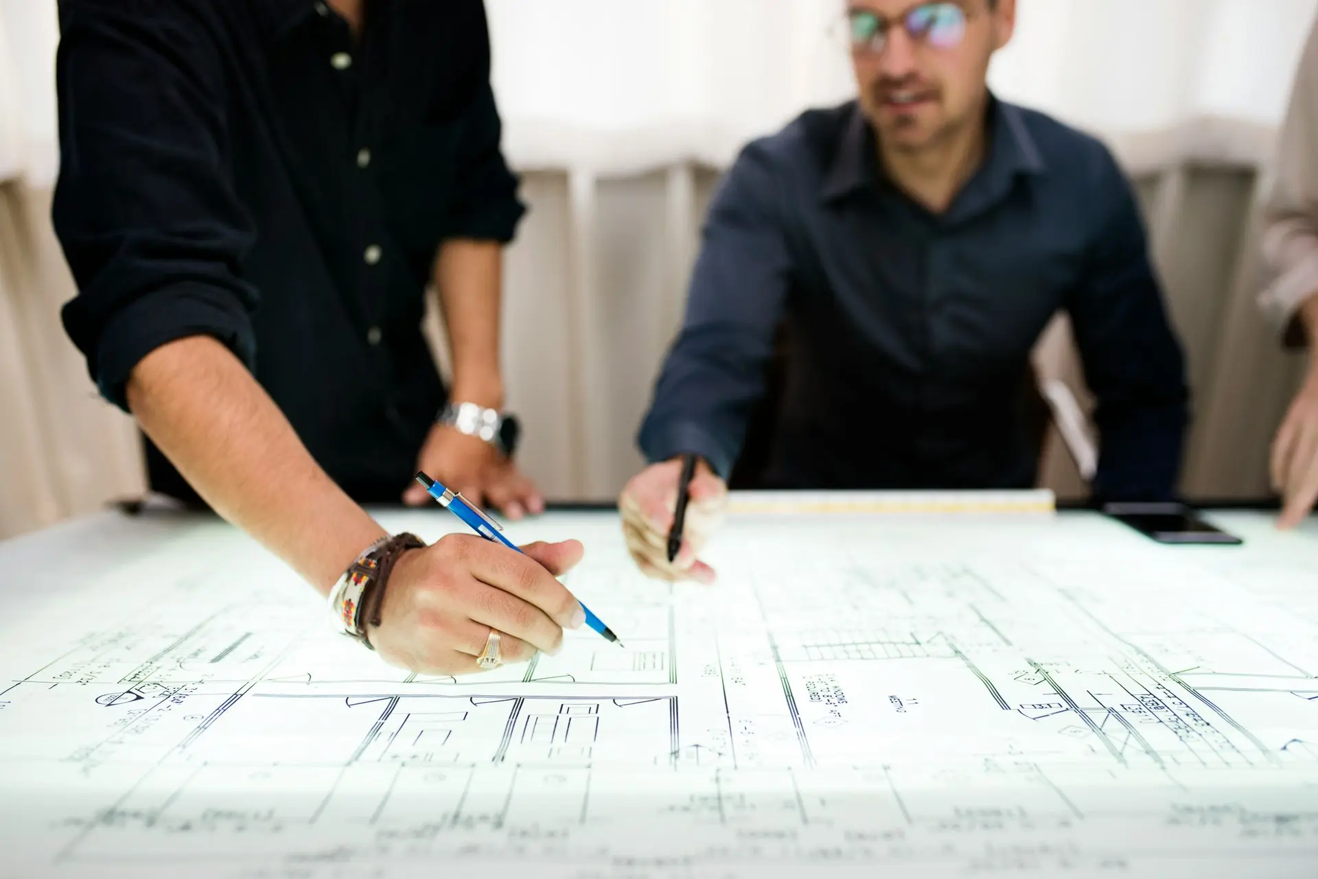 Starke Partnerschaften in der Architektur- und Immobilienbranche für ganzheitliche Lösungen Zusammenarbeit innerhalb der Unternehmensgruppe