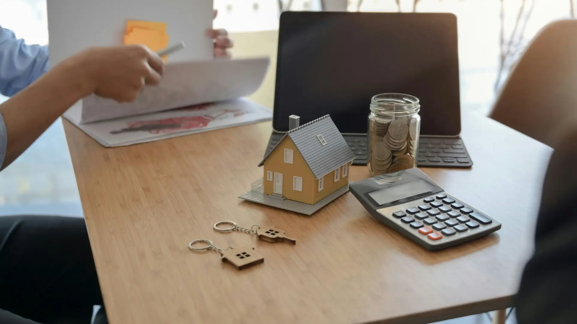 Immobilienverwaltung transparent erklärt – Kosten, Leistungen und technische Betreuung Darstellung von Immobilienverwaltung und Finanzen