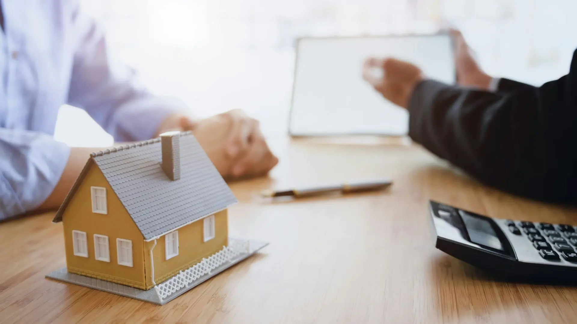 Übersicht über Immobilienverkauf, -vermietung, Bewertung, Verwaltung und Beratung Darstellung von Immobilienservices